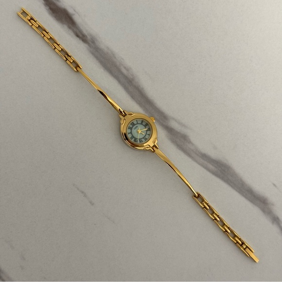 Tiny Retro Gold Vintage Inspired Women Round Y2K Bracelet Watch Stainless steel - Picture 4 of 6